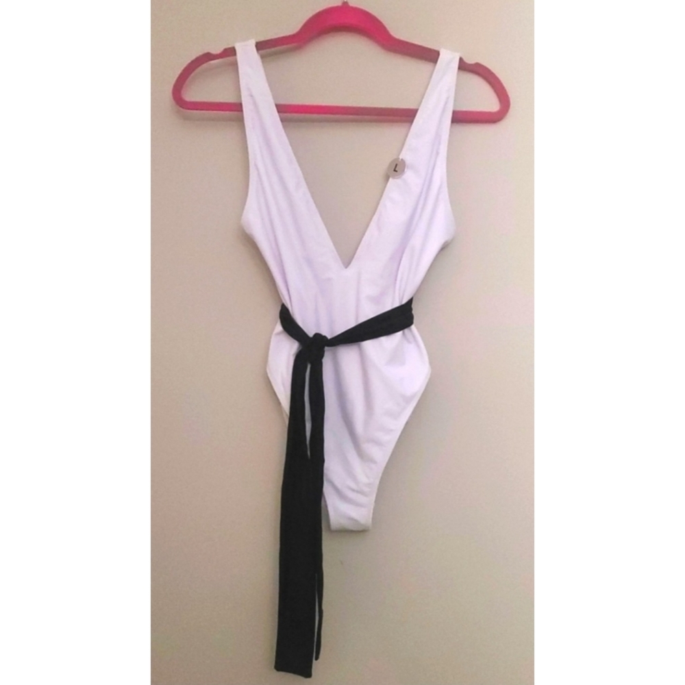 🆕️ NWT Deep-V White Swimsuit with Black Tie